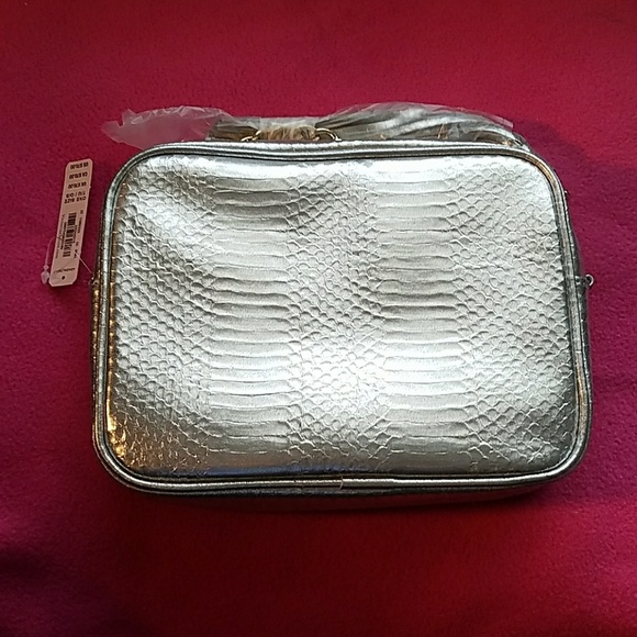 NWT VS CROSSBODY PURSE! - Picture 5 of 6
